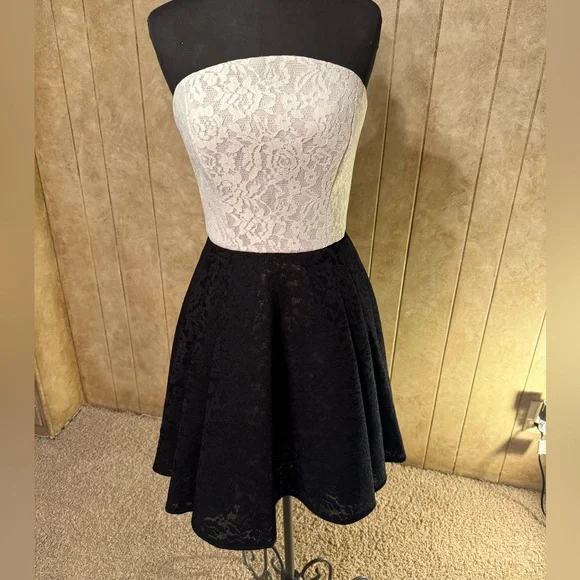 ABS Allen Schwartz | Dresses | Abs By Allen Schwartz Black And Ivory Lace  Strapless Dress Side Pockets Medium | Poshmark